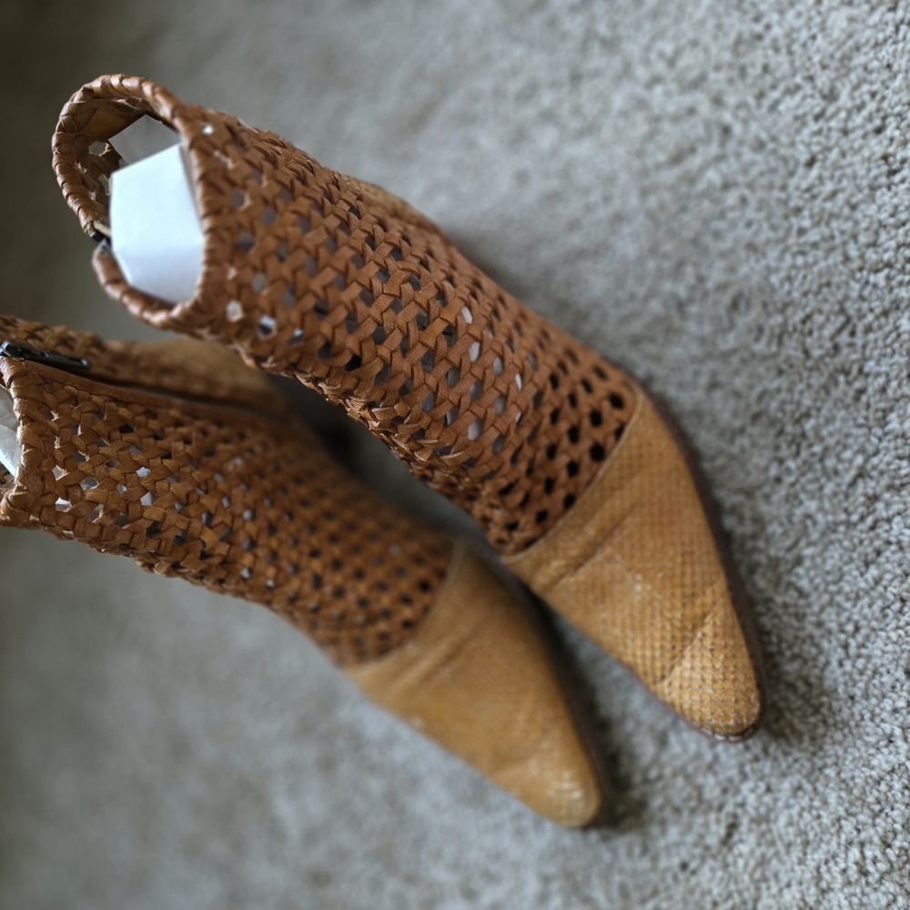 🚨 SOLD🚨 Free People Tan Ankle Booties with Perforated Design - Picture 4 of 14